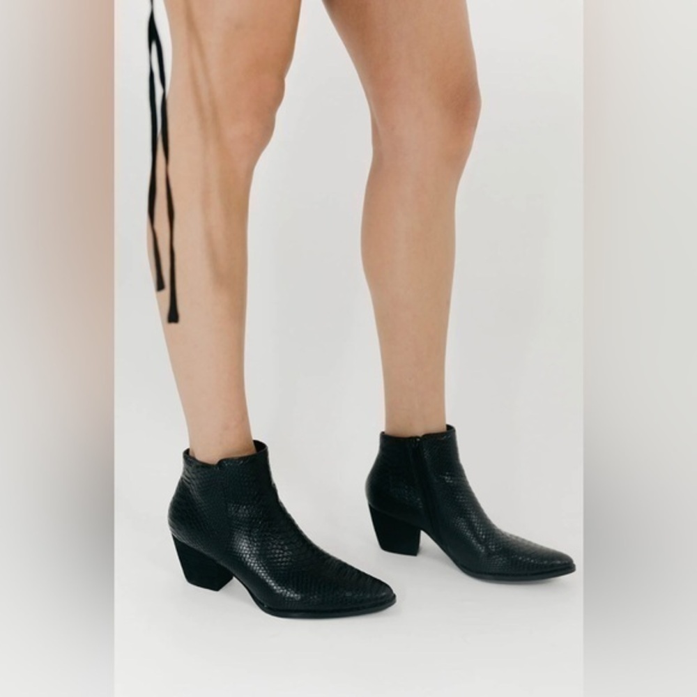 Dolce Vita Black perforated leather ankle booties size 8